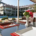 Akbuk Palace Apart-hotel