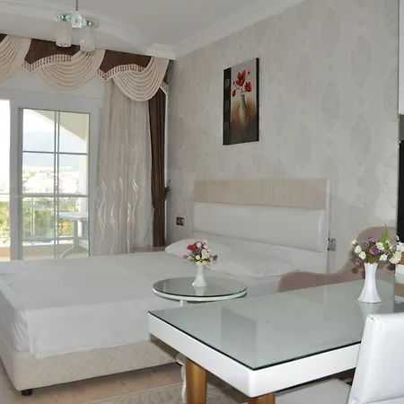 מלון דירות Akbuk Palace 2*