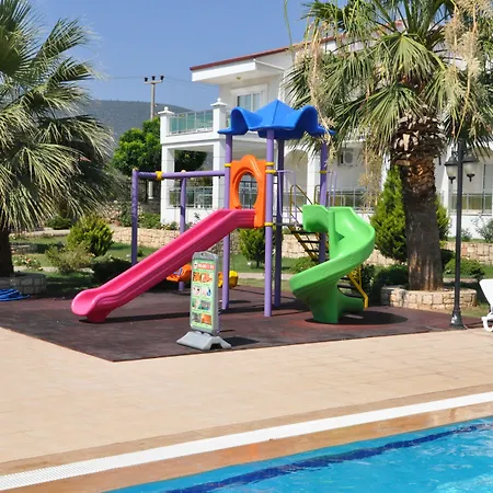 מלון דירות Akbuk Palace 2*