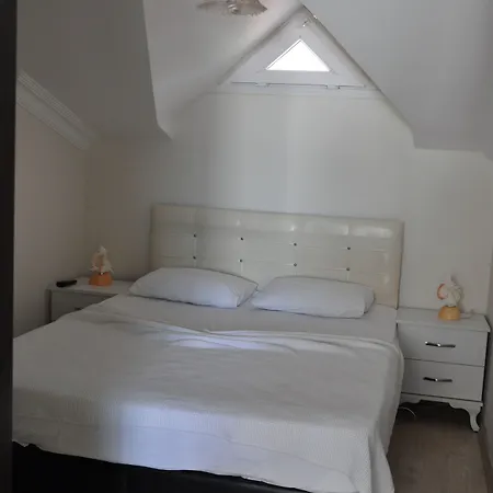 Akbuk Palace 公寓式酒店