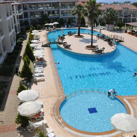 Akbuk Palace 公寓式酒店 2*