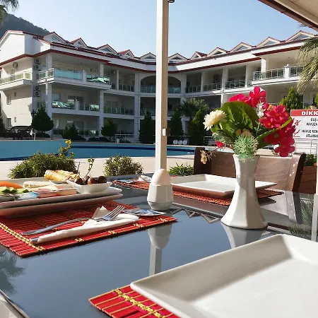 Akbuk Palace 公寓式酒店