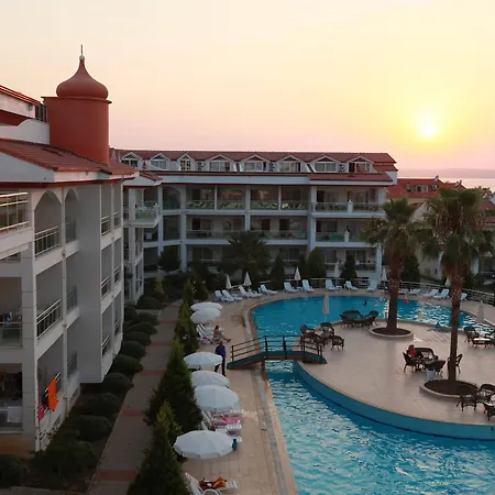 Akbuk Palace 公寓式酒店